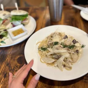 더체어 대표 사진