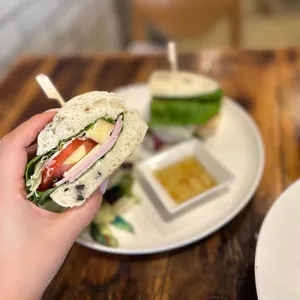 더체어 대표 사진