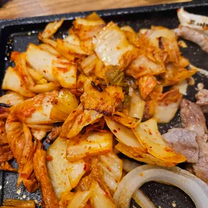 돈벼락김치삼겹살 사진 1