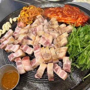 할매솥뚜껑삼겹살 사진 1