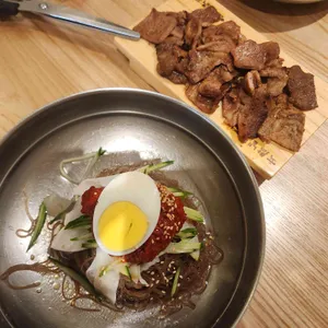 육쌈냉면 사진