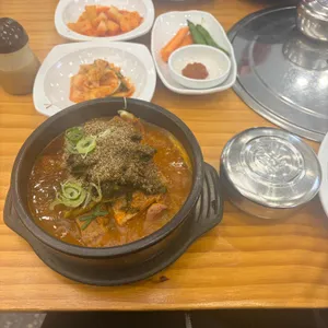 공들인감자탕 사진