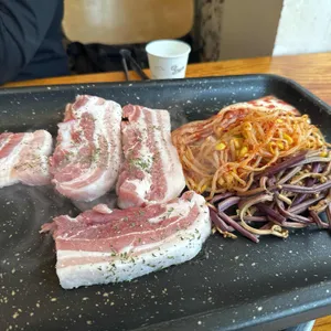 24시 김치찌게 삽겹살 고기차차 사진 1