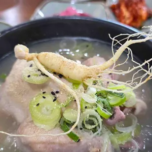 진솔산양산삼삼계탕 사진 1