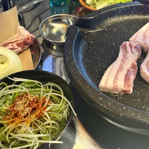 돼지세끼 사진