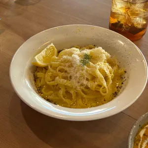 런치 대표 사진