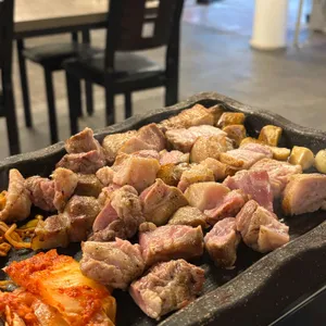 육쁘다 사진