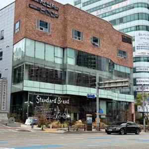 스탠다드브레드 대표 사진
