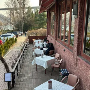 왈츠와닥터만 대표 사진