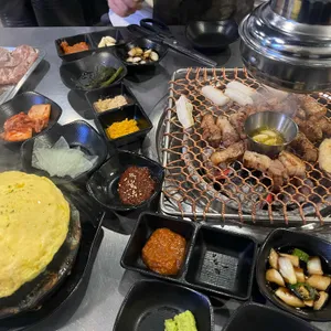 돼지전설 사진