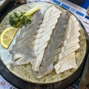 청춘종합어시장 사진