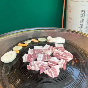 녹차먹인돼지 사진 1