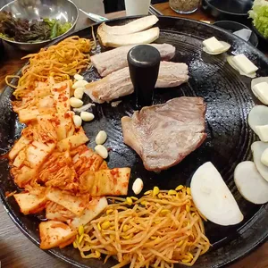대판 솥뚜껑김치삼겹살 사진 1
