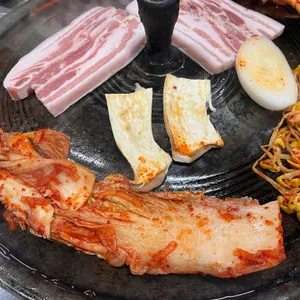 싹쓰리솥뚜껑생 김치삼겹살 사진 2