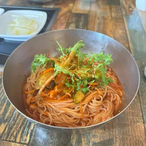 장비빔국수와 굴국밥 보쌈 사진 1