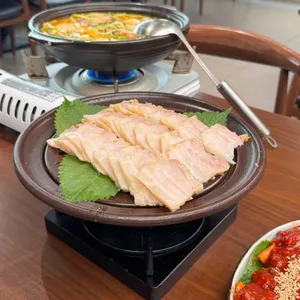 고향보쌈칼국수 사진 1
