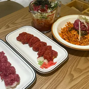 육회바른연어 대표 사진