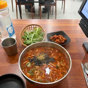 공주 얼큰이 칼국수 쭈꾸미 사진