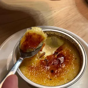 화이트셔츠 커피 대표 사진