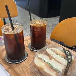 피스 온 베이글 사진 1