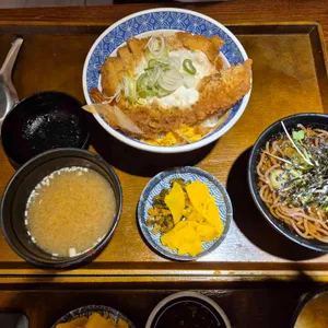 크레이지카츠 대표 사진