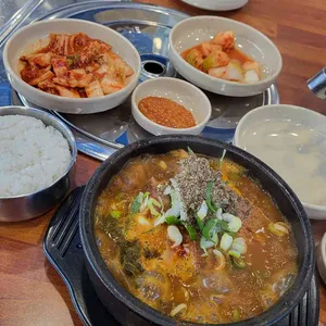 전준수명품청기와감자탕 사진 1