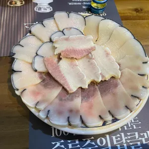 고래와참치 사진 1
