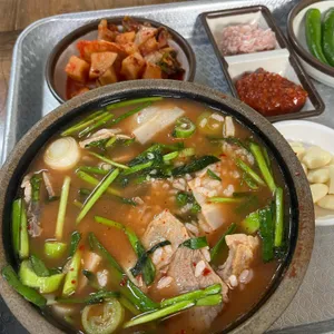 장군돼지국밥 사진 1