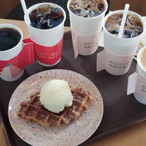 컴컴베이커리카페 사진 1