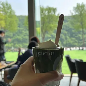 어스17 대표 사진