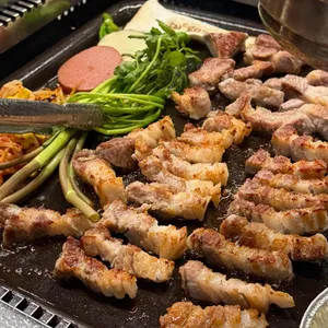 돼지공장 사진