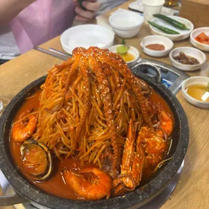 돌솟해물뼈찜 사진 1
