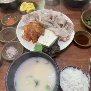 영진돼지국밥 대표 사진