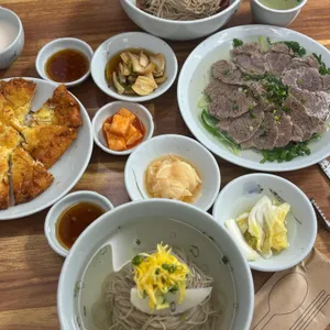 진영면옥 대표 사진