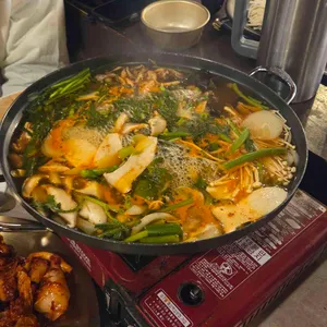 산아래주막 보쌈한상 얼큰보양칼국수 사진