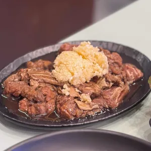 꾸석지 돌판한우 사진