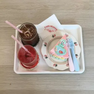 카페 시즌 대표 사진