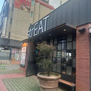 스트릿 리뷰 사진