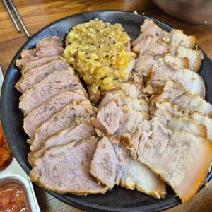 만나마늘보쌈 사진