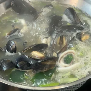홍굴이 부추손칼국수 사진