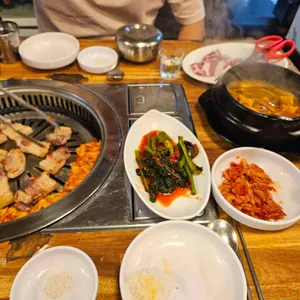 아우네우리돼지생고기전문점 사진