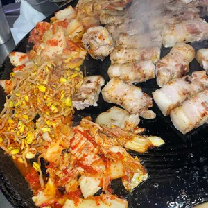 동두천솥뚜껑삼겹살 사진 1