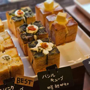 구우움 사진