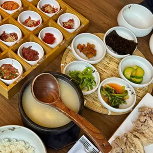 하얀고래 사진 1