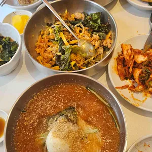 속이 꽉찬 만두 99.9 사진