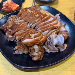 홍대칼국수와족발 사진 1