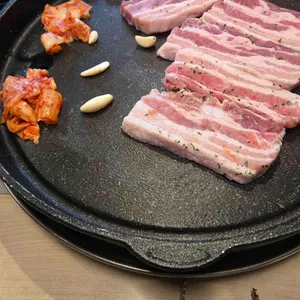돼지대학교 사진 1