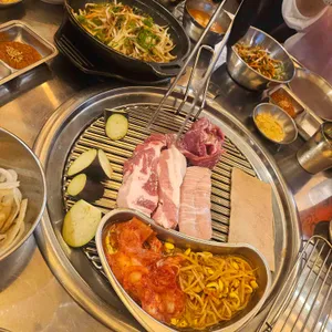 진주꽃돼지 사진