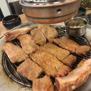 흥부골숯불돼지왕갈비 사진