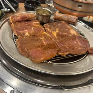 흥부골숯불돼지왕갈비 사진